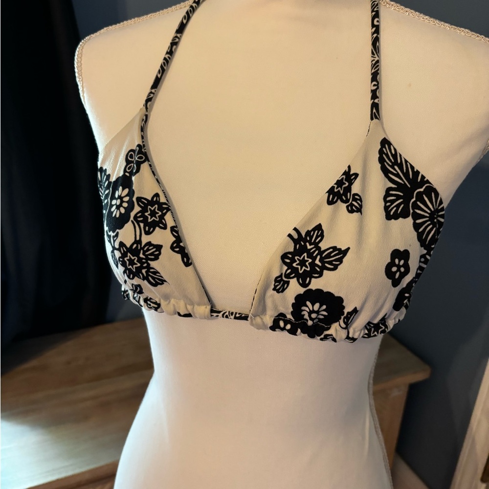 8 Bikini Tops Random Swimsuit Tops 8 different colors and styles. All 1 price
